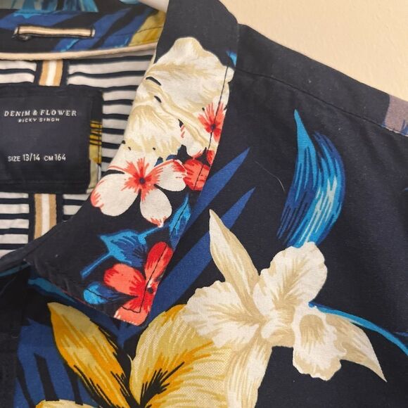 Denim & Flower Button Down Shirt - Picture 5 of 6